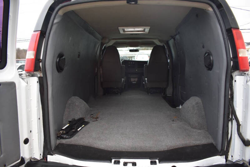 2013 Chevrolet Express Cargo Work Van photo 32