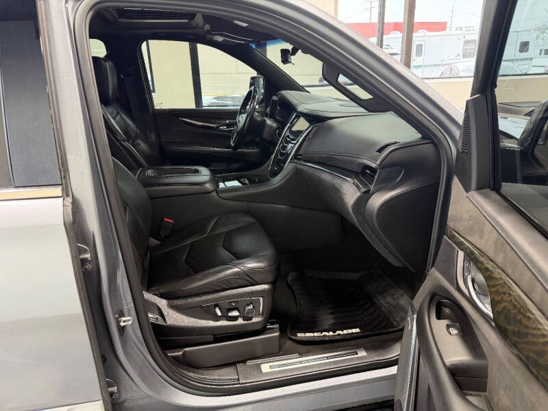 2019 Cadillac Escalade Platinum