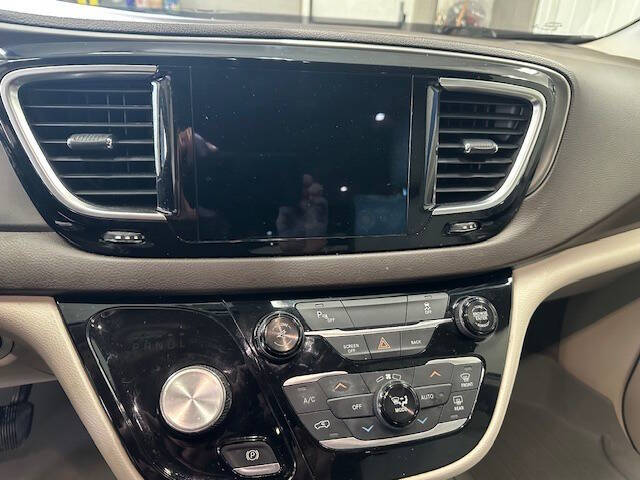 2017 Chrysler Pacifica Touring-L Plus