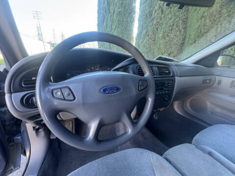 2001 Ford Taurus SE