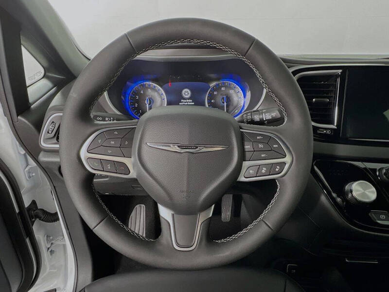 2026 Chrysler Voyager LX