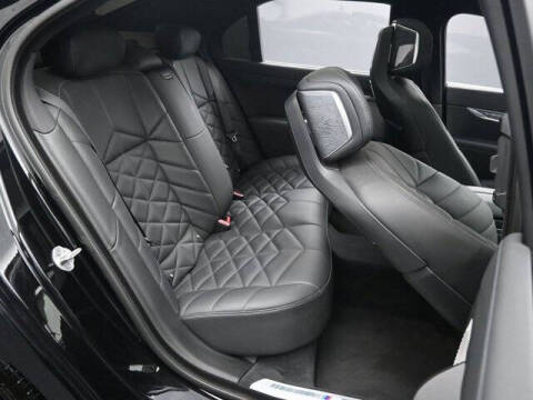 2023 BMW 7 Series 740i