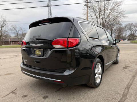 2017 Chrysler Pacifica Touring-L