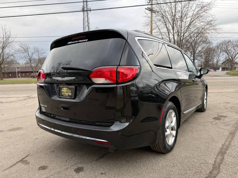 2017 Chrysler Pacifica Touring-L