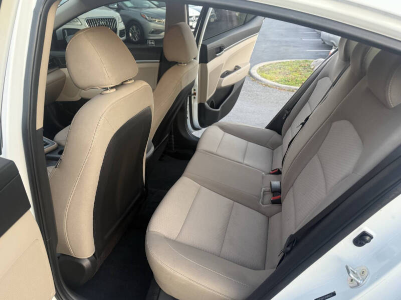 2020 Hyundai Elantra SE