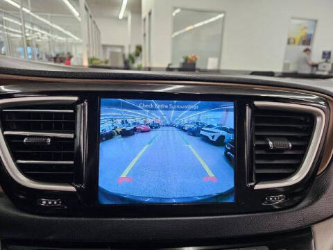 2017 Chrysler Pacifica Touring-L