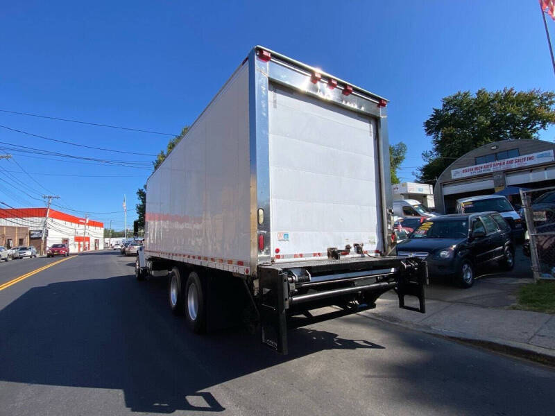 2005 Freightliner M2 106