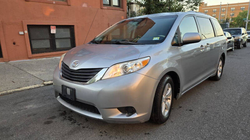 2014 Toyota Sienna LE 7-Passenger Auto Access Seat