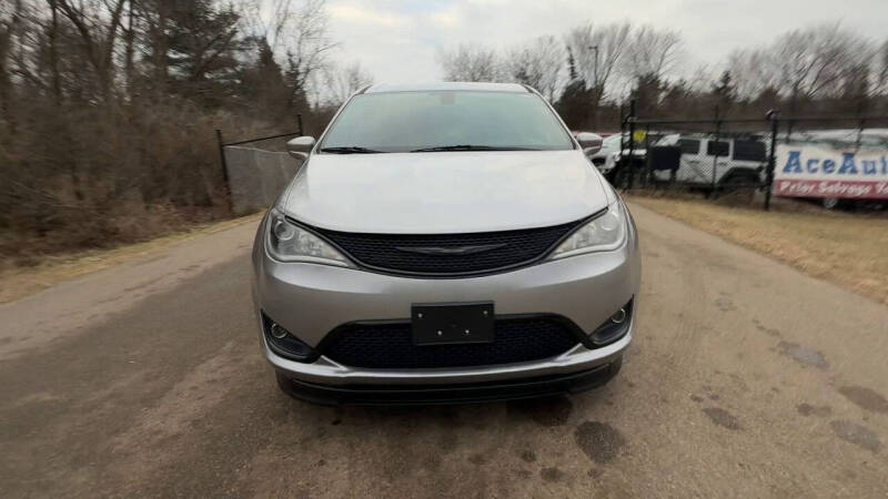 2019 Chrysler Pacifica Touring Plus photo 7