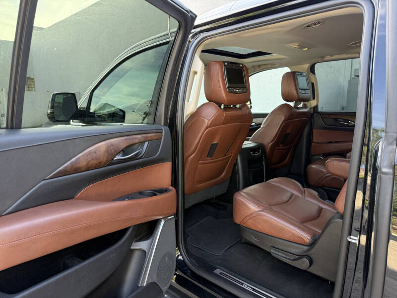 2017 Cadillac Escalade ESV Luxury