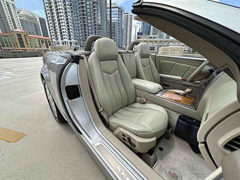 2005 Cadillac XLR