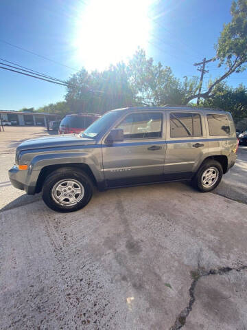 2014 Jeep Patriot for sale at AUTO LATINOS CAR in Houston TX