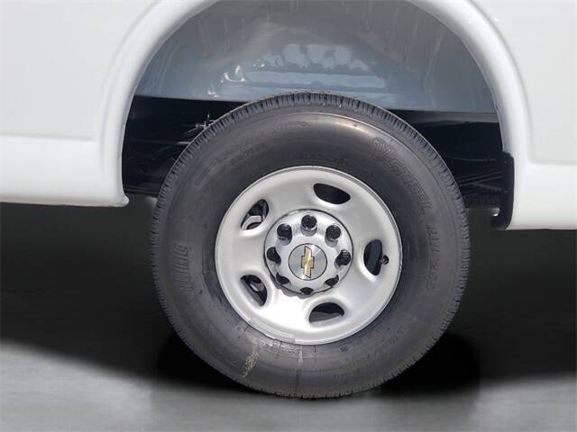 2025 Chevrolet Express 2500