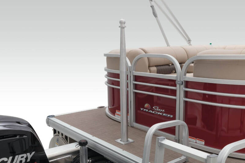 2023 Sun Tracker Party Barge 22 XP3