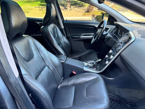 2016 Volvo XC60 T6 Drive-E Platinum