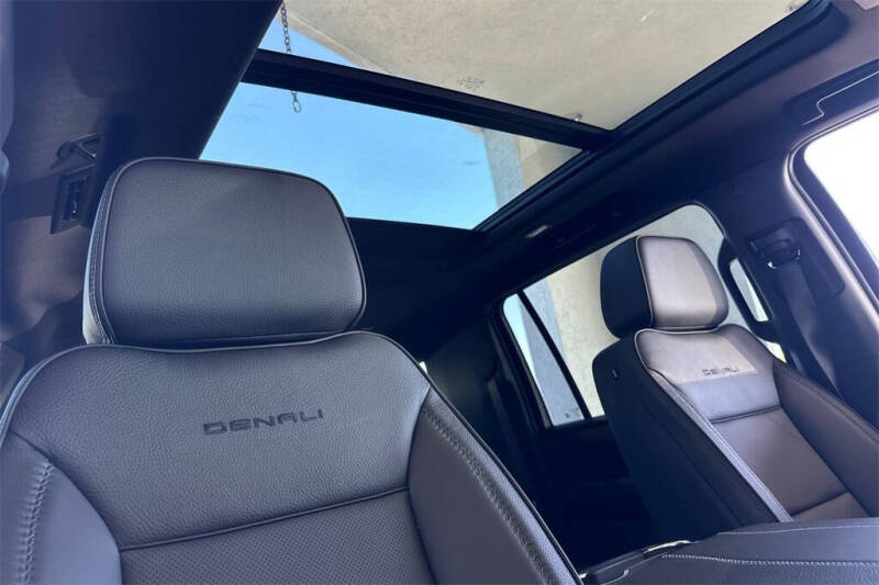 2025 GMC Yukon XL Denali