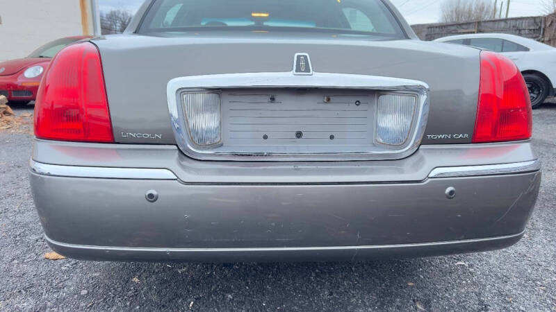 2003 Lincoln Town Car Signature