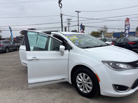2017 Chrysler Pacifica Touring Plus