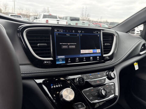 2026 Chrysler Pacifica Select