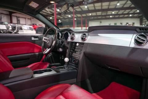 2005 Ford Mustang GT Premium