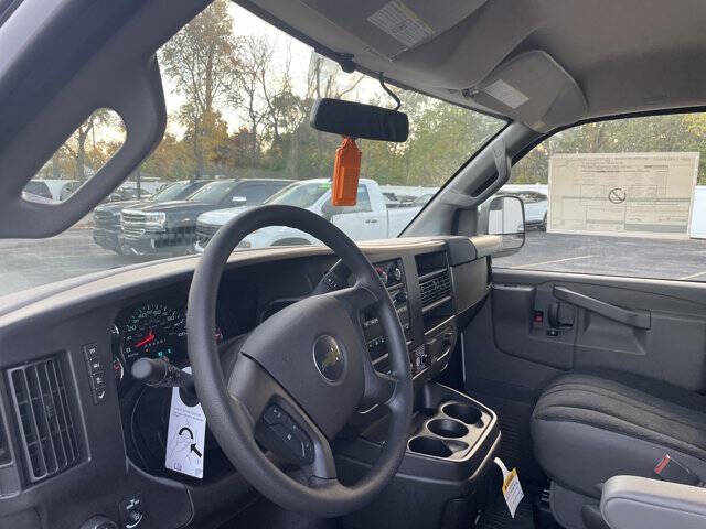 2025 Chevrolet Express 2500