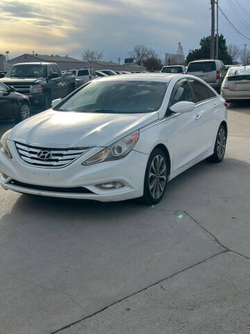 2013 Hyundai Sonata for sale at A & B Auto Sales LLC in Lincoln NE