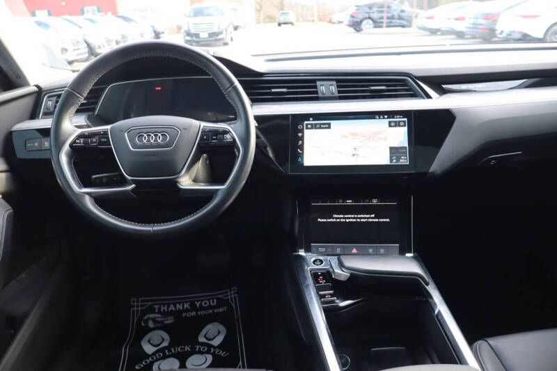 2021 Audi e-tron quattro Premium