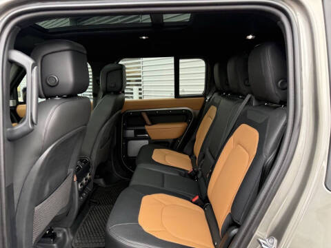 2024 Land Rover Defender 130 P400 X-Dynamic SE