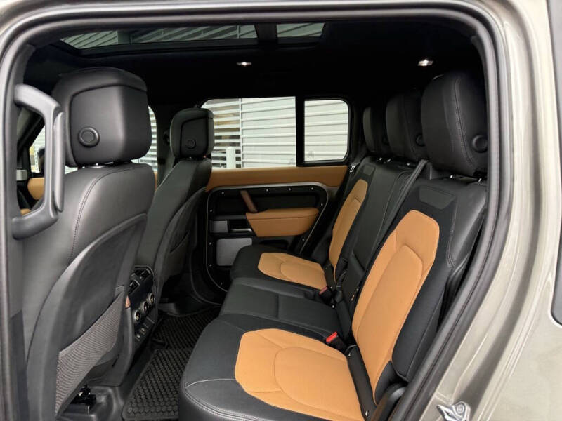 2024 Land Rover Defender 130 P400 X-Dynamic SE