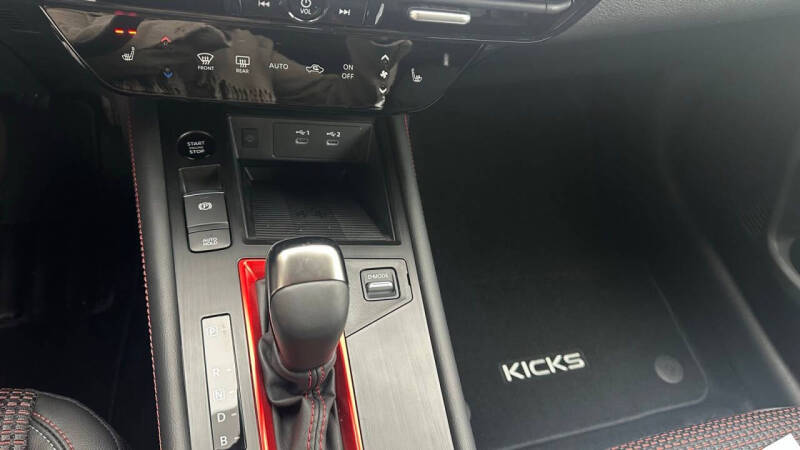 2026 Nissan Kicks SR