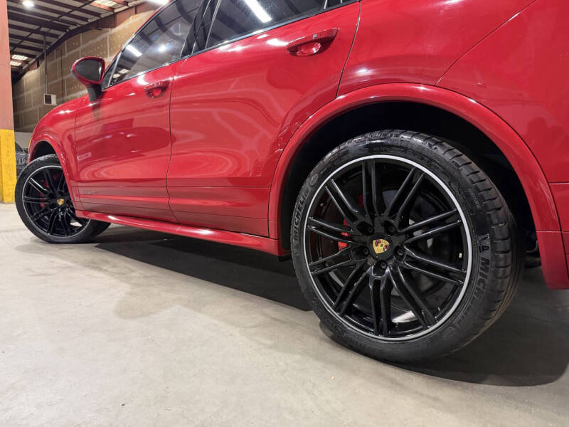 2017 Porsche Cayenne GTS