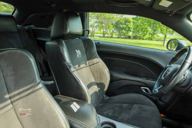 2017 Dodge Challenger 392 HEMI Scat Pack Shaker