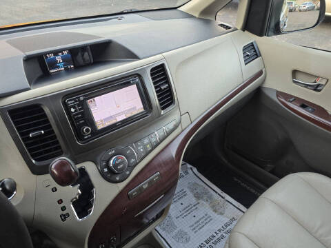 2013 Toyota Sienna XLE 8-Passenger