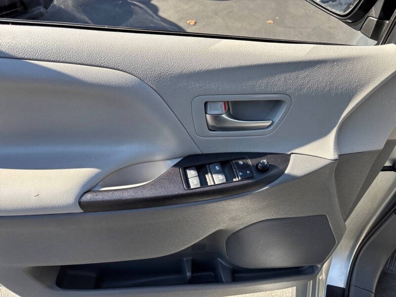 2020 Toyota Sienna LE 8-Passenger