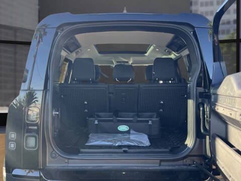 2026 Land Rover Defender 110 P300 S