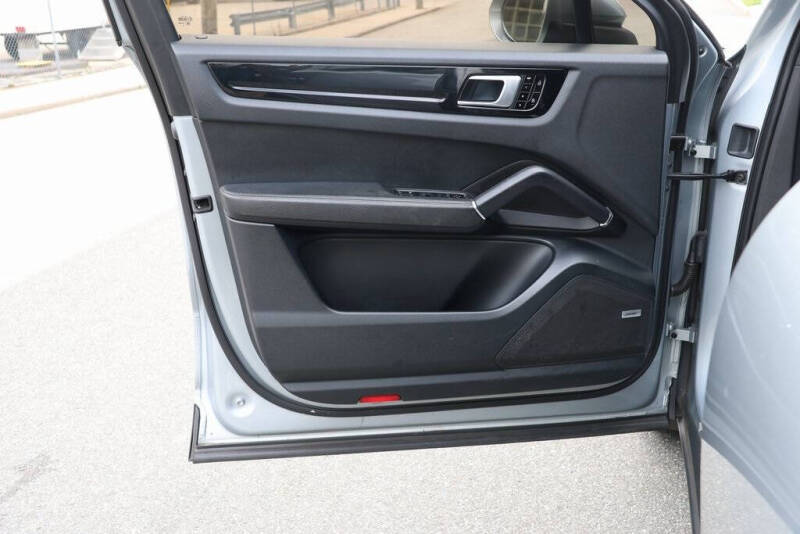 2020 Porsche Cayenne S Coupe