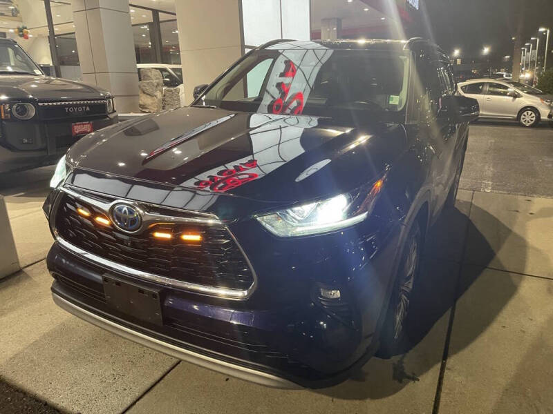 2021 Toyota Highlander Hybrid Platinum