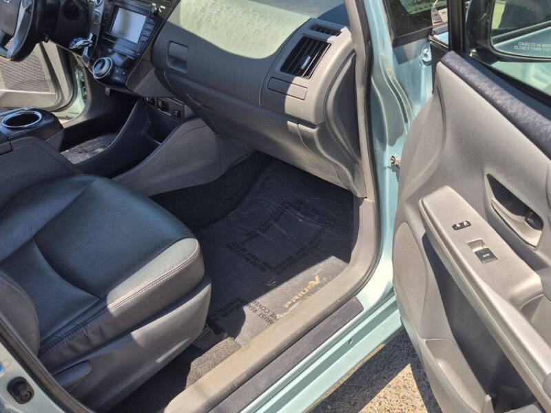2013 Toyota Prius v Five - Photo 26