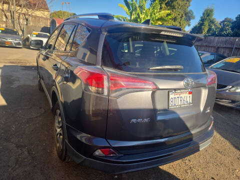 2018 Toyota RAV4 LE