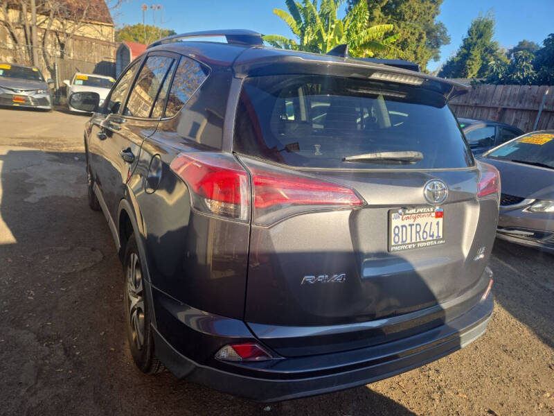 2018 Toyota RAV4 LE