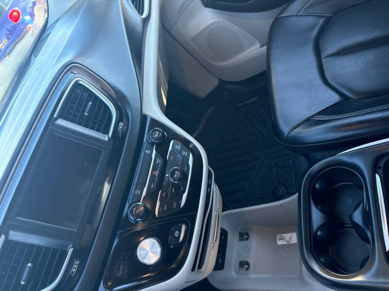 2020 Chrysler Voyager LXi