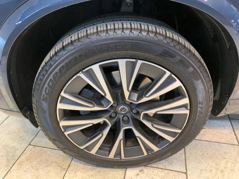 2022 Volvo XC90 T6 Momentum 7-Passenger