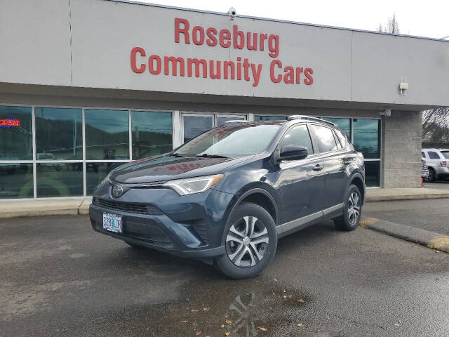 2018 Toyota RAV4 LE's photo