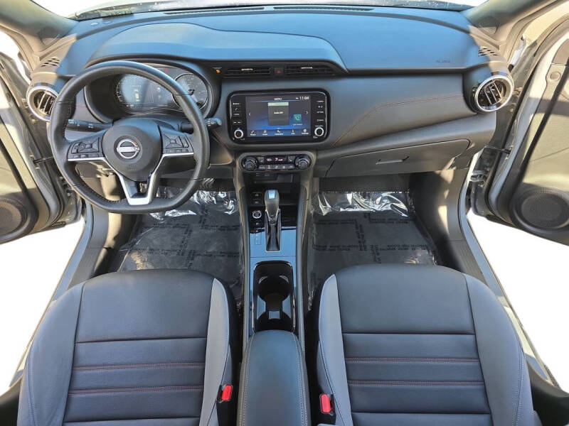 2023 Nissan Kicks SR