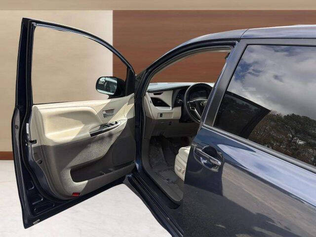 2019 Toyota Sienna LE 8-Passenger