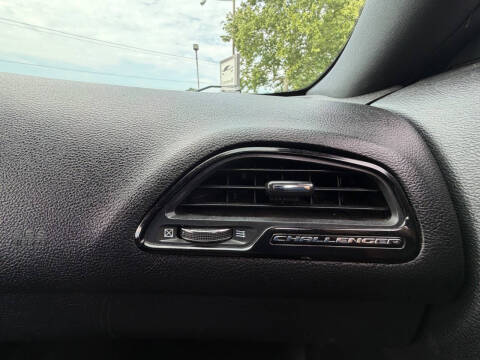 2015 Dodge Challenger SXT