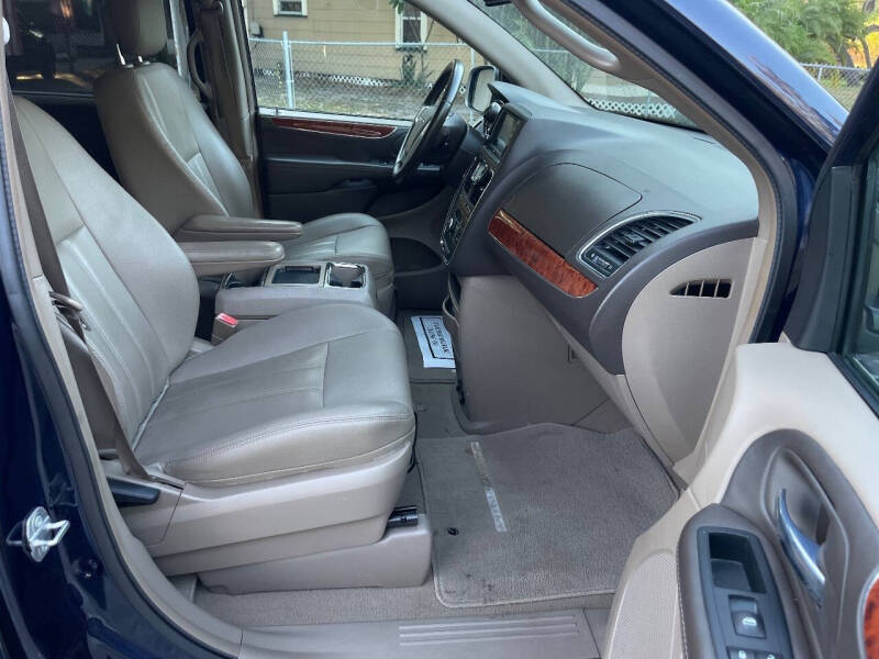 2016 Chrysler Town and Country Touring