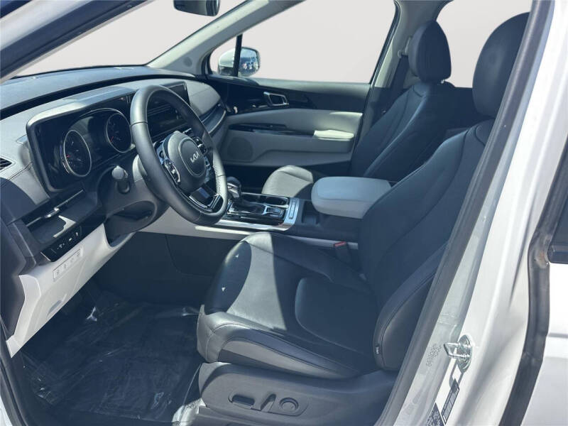 2024 Kia Carnival EX