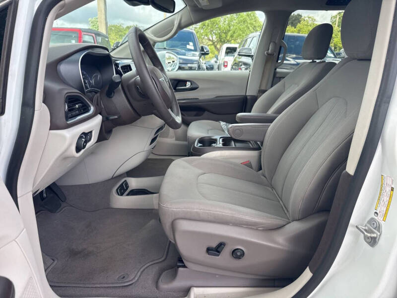 2020 Chrysler Pacifica Touring