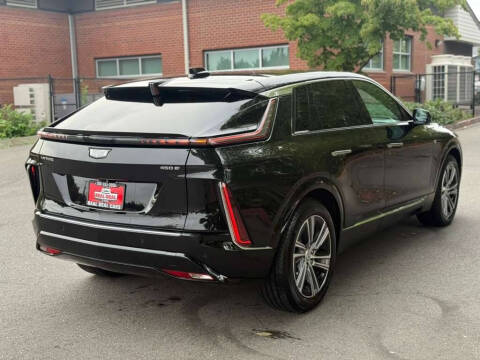 2024 Cadillac LYRIQ Luxury 1